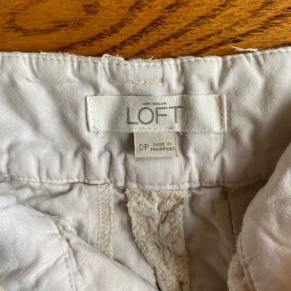 Loft Off-White/Cream Shorts - Size 0 Petite - Picture 2 of 5